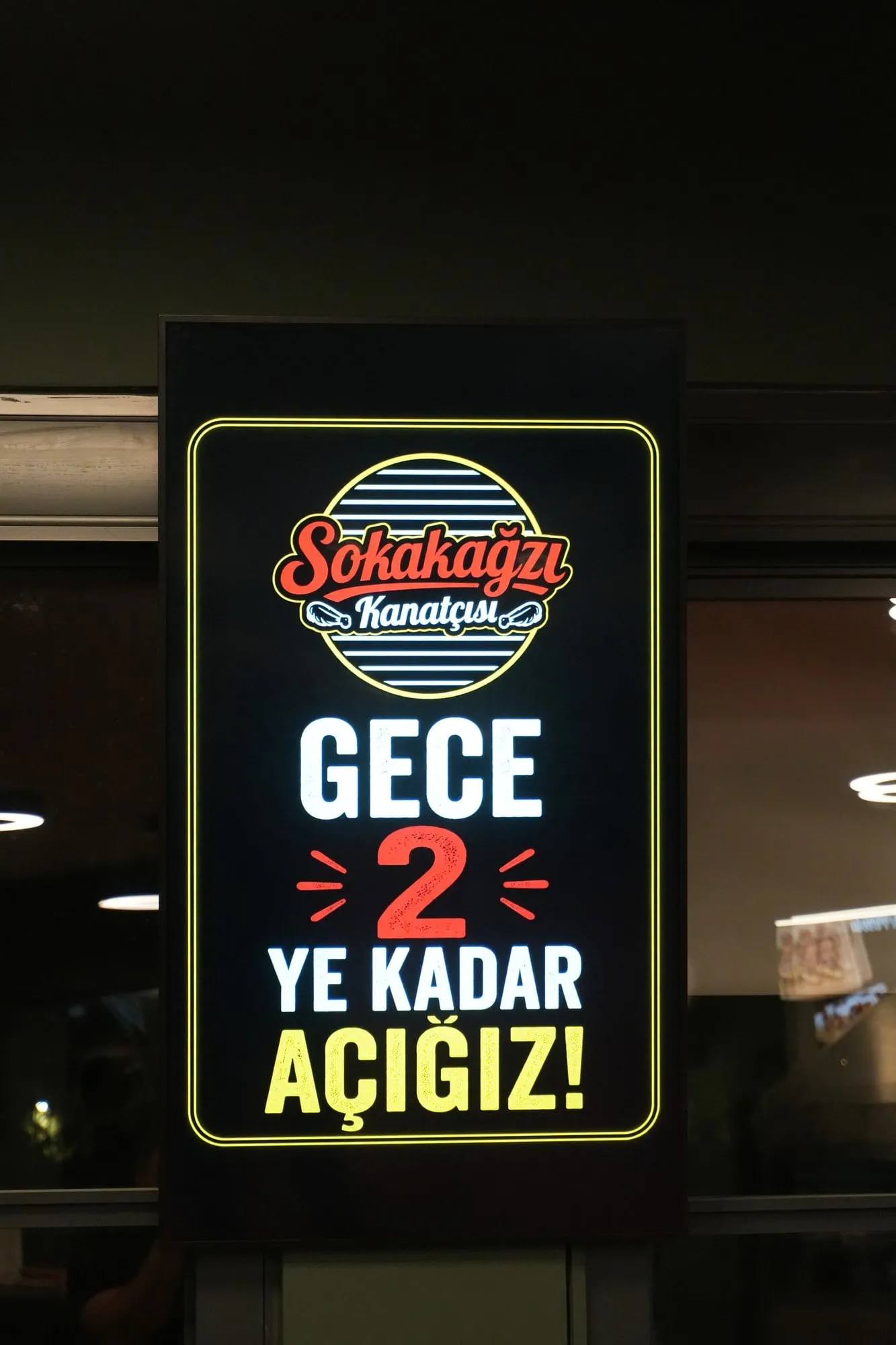 Sokakağzı Kanatçısı ‘Gece 2’ye kadar açığız’ tabelası